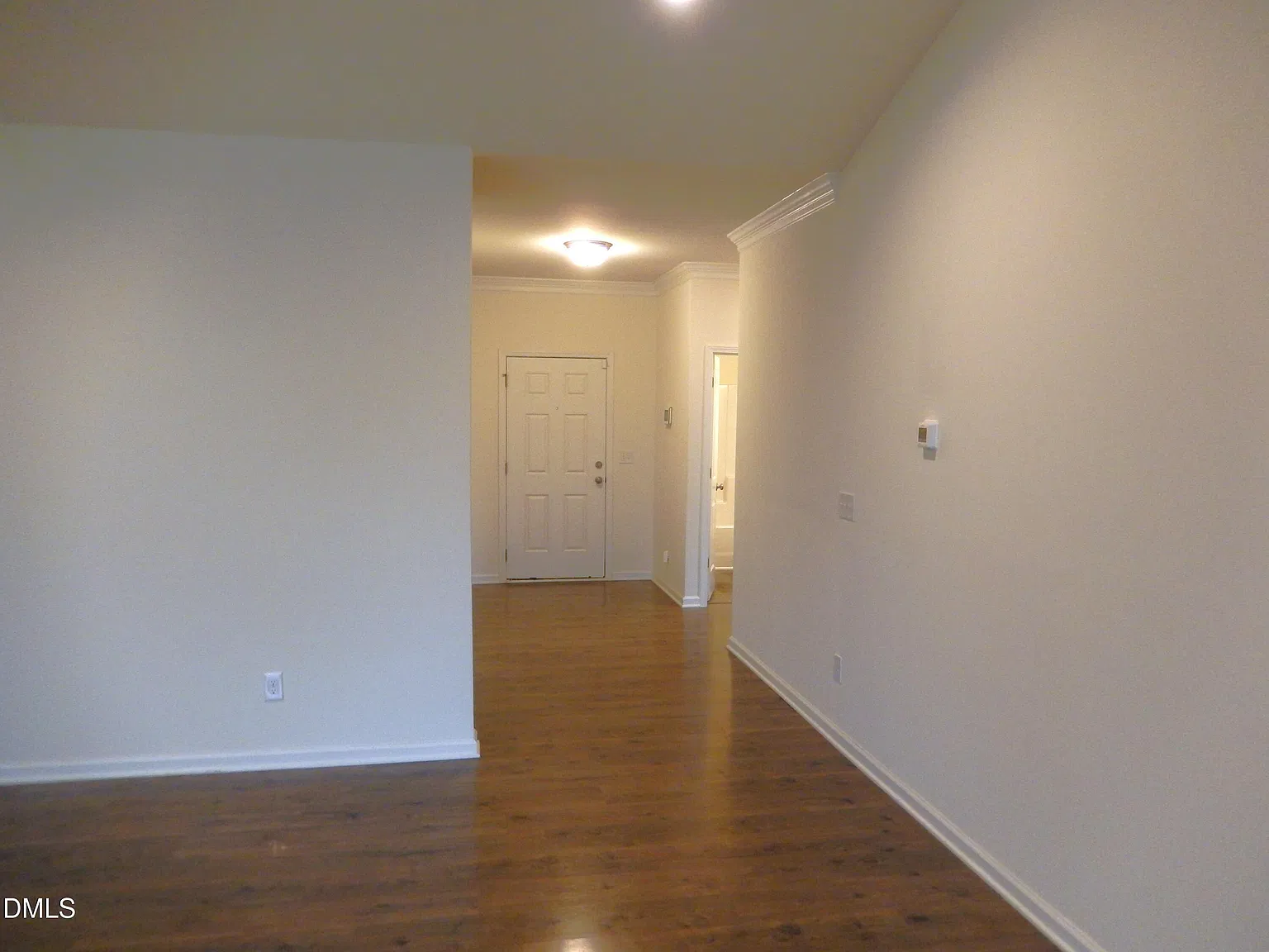3 bed, 2.0 bath, 2076 sqft, $2,100 — Photo 2