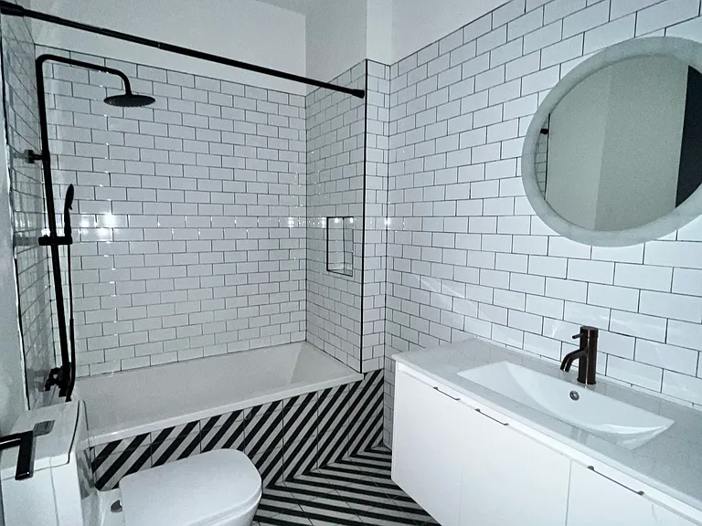 576 Communipaw Ave #206 — Photo 4