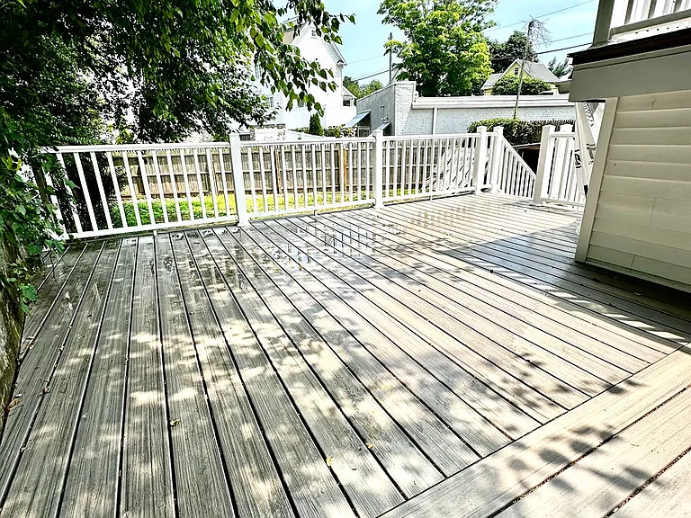 290 Davis Ave — Photo 8