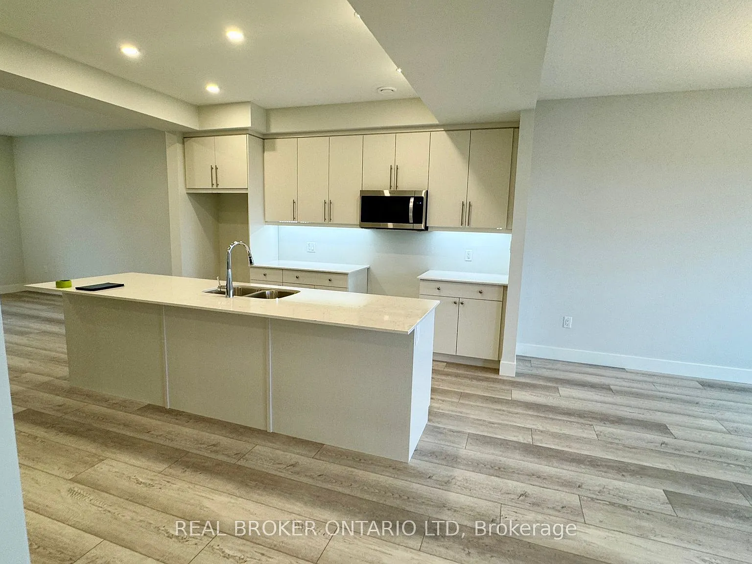 3 bed, $2,500 — Photo 4