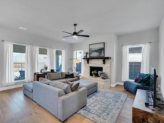 5th image of 217 Resting Place Rd