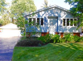 3302 Kingfisher Ln E, Rolling Meadows, IL 60008