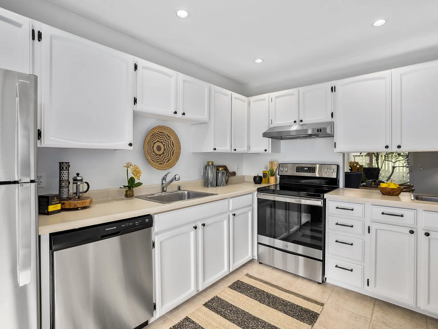 2 bed, 1156 sqft, $2,790 — Photo 3