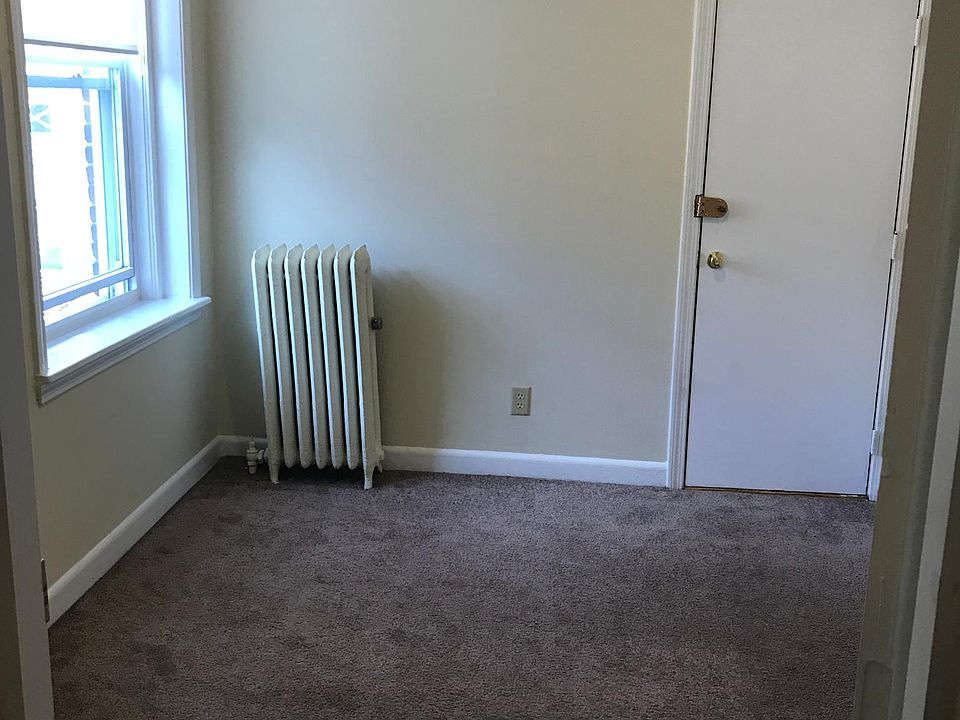 2nd image of 1132 Commonwealth Ave #3XR