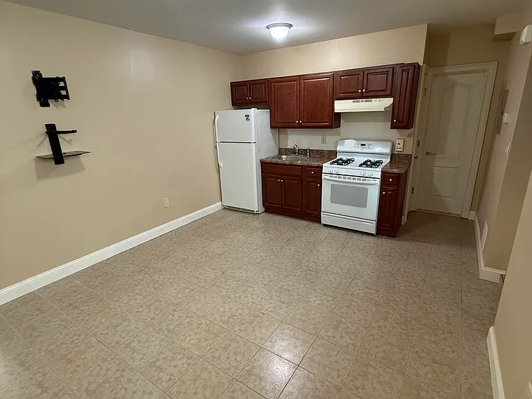 618 Rathbun Ave #2 — Photo 4