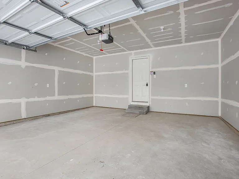2401 Richardson Ct — Photo 23