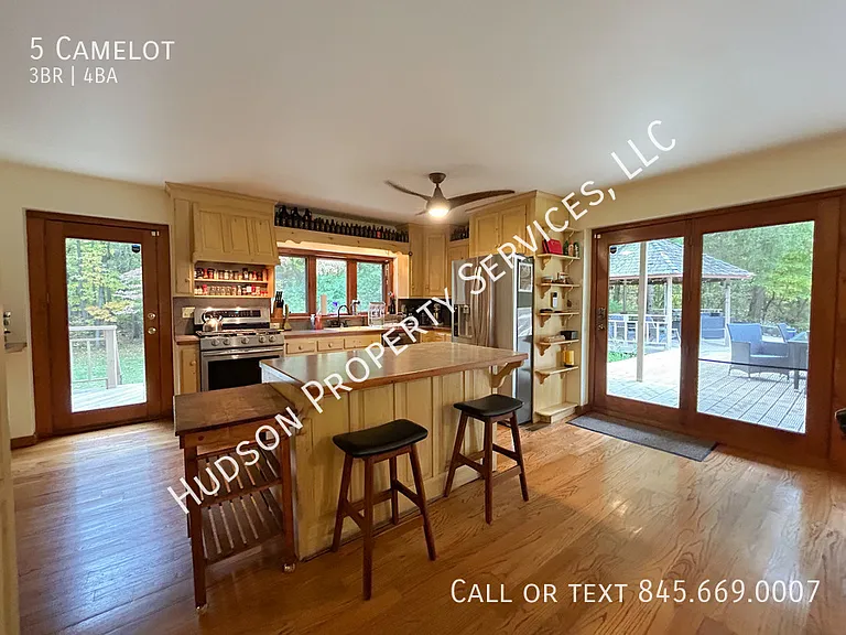 5 Camelot — Photo 2
