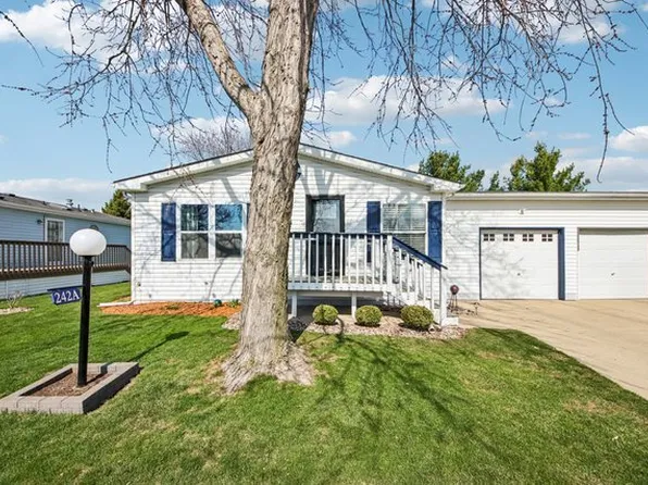 242 Meadowlark Ln #A, Sandwich, IL 60548