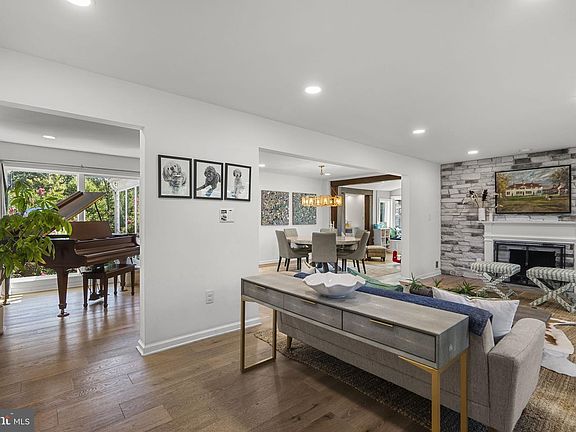 4th image of 8703 Sudbury Pl
