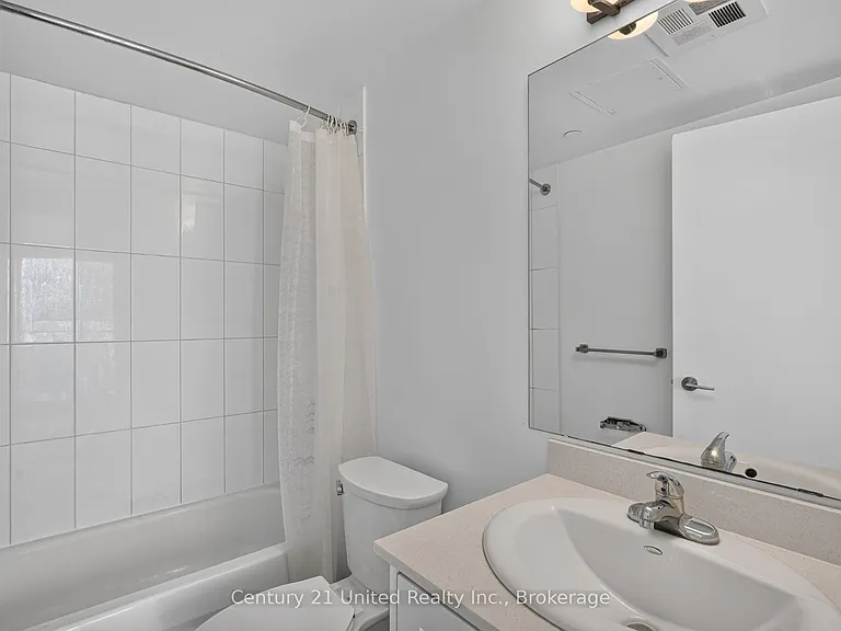 100 Bond St E #606 — Photo 14