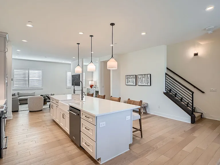 805 Promenade Dr — Photo 7