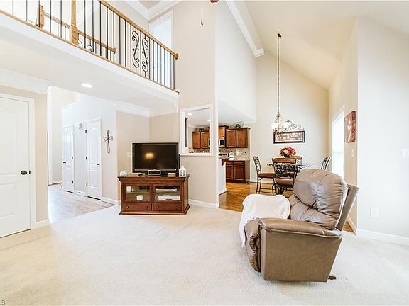 5th image of 330 High Knoll Dr