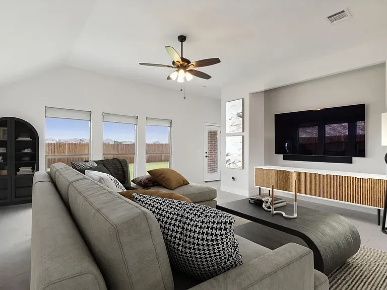 1209 Alexander Dr — Photo 12