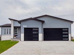 5104 165th Cir, Urbandale, IA 50323