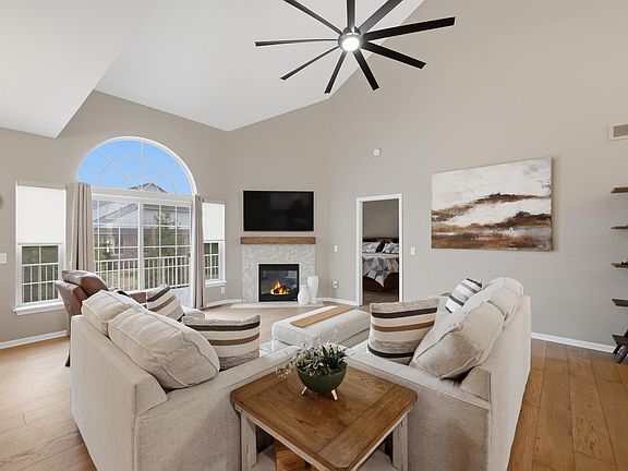 4th image of 2747 Castlemartin Ct