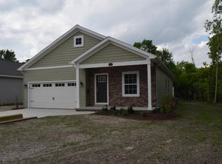 418 W Ellen St, Fenton, MI 48430