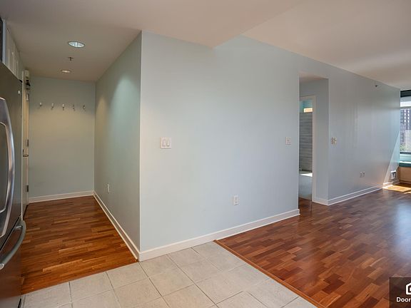 5th image of 260 King St Unit 455