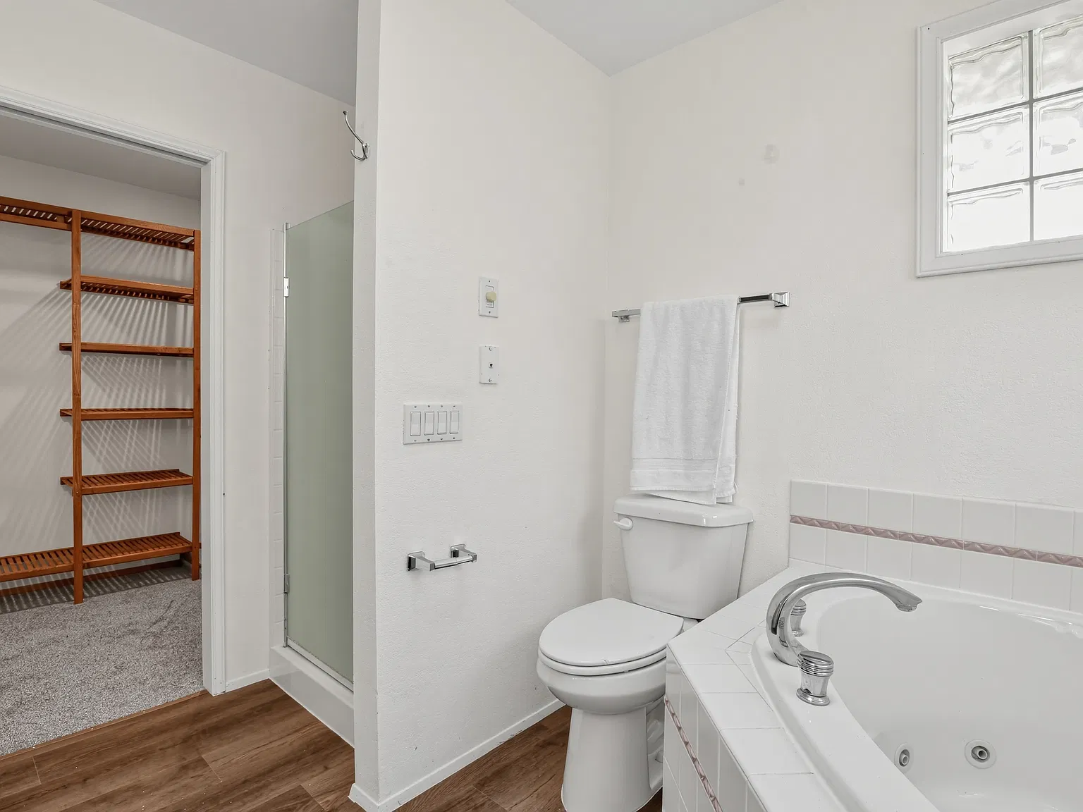 4 bed, 2126 sqft, $3,500 — Photo 4