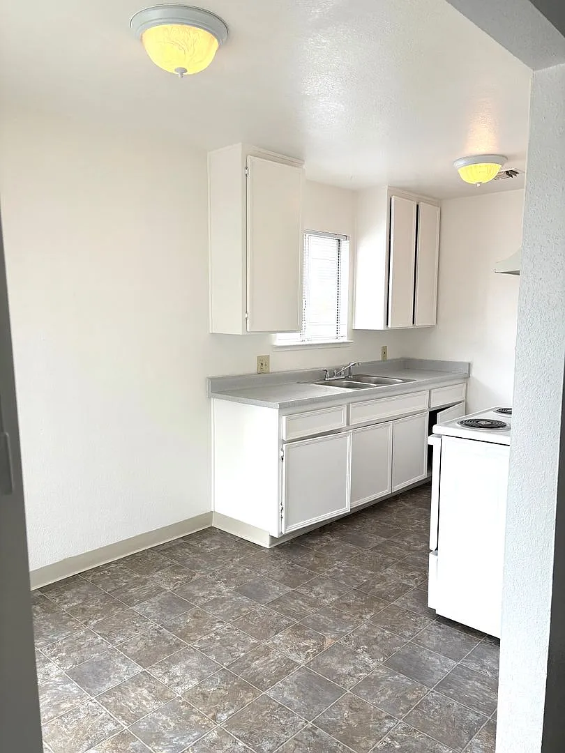 171 California Ave #D photo 1
