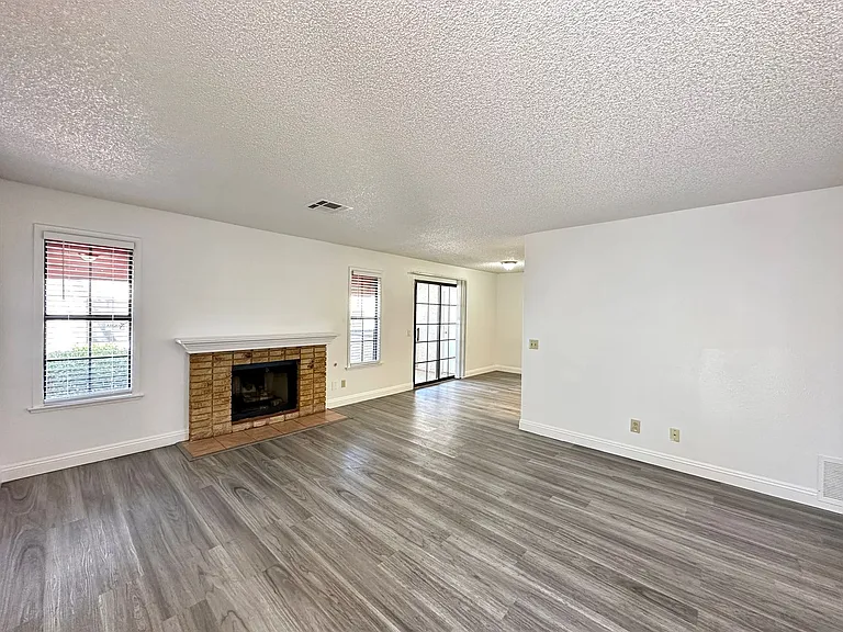6687 W Tropicana Ave #102 — Photo 3