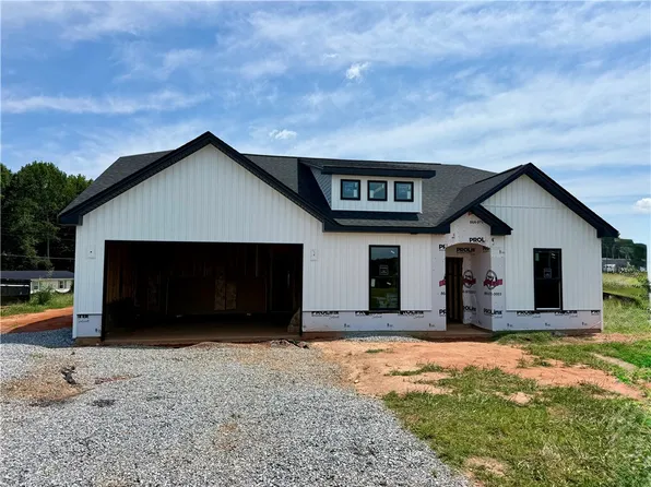 639 Spearman Rd, Pelzer, SC 29669