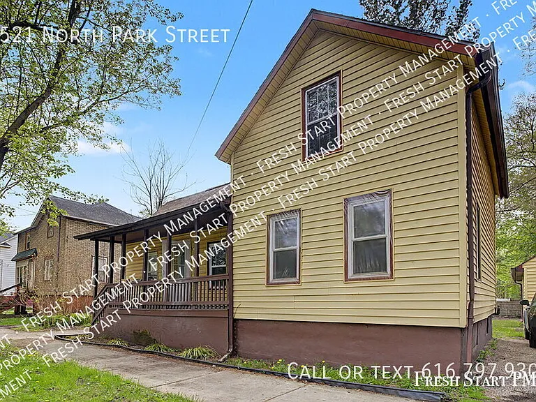 1521 N Park St — Photo 1
