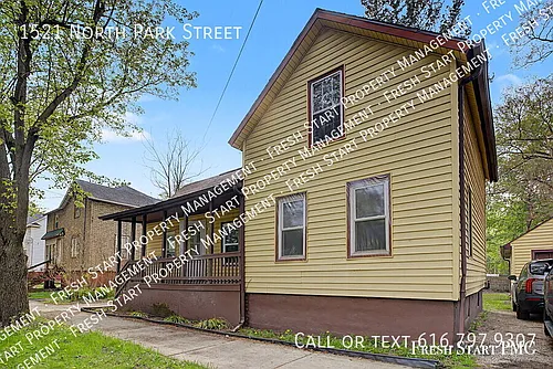 1521 N Park St Photo 1