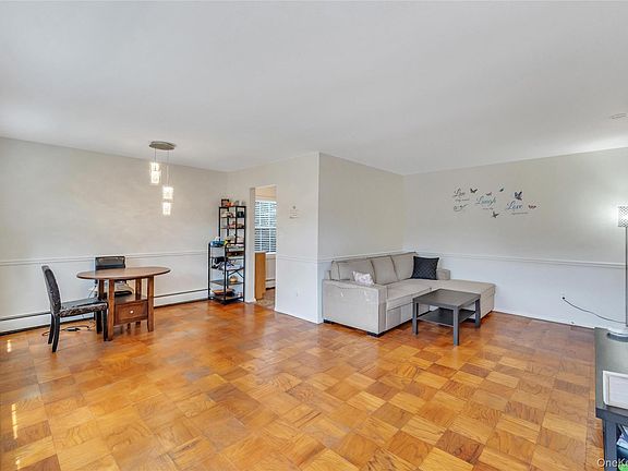 5th image of 315 Hicksville Road #1