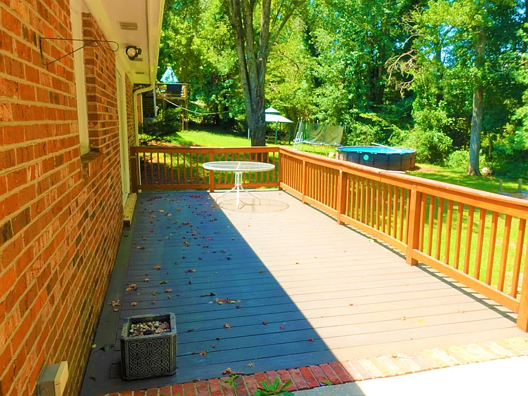 115 Konnarock Cir — Photo 46
