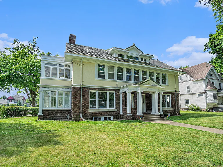 258 Capital Ave NE — Photo 16