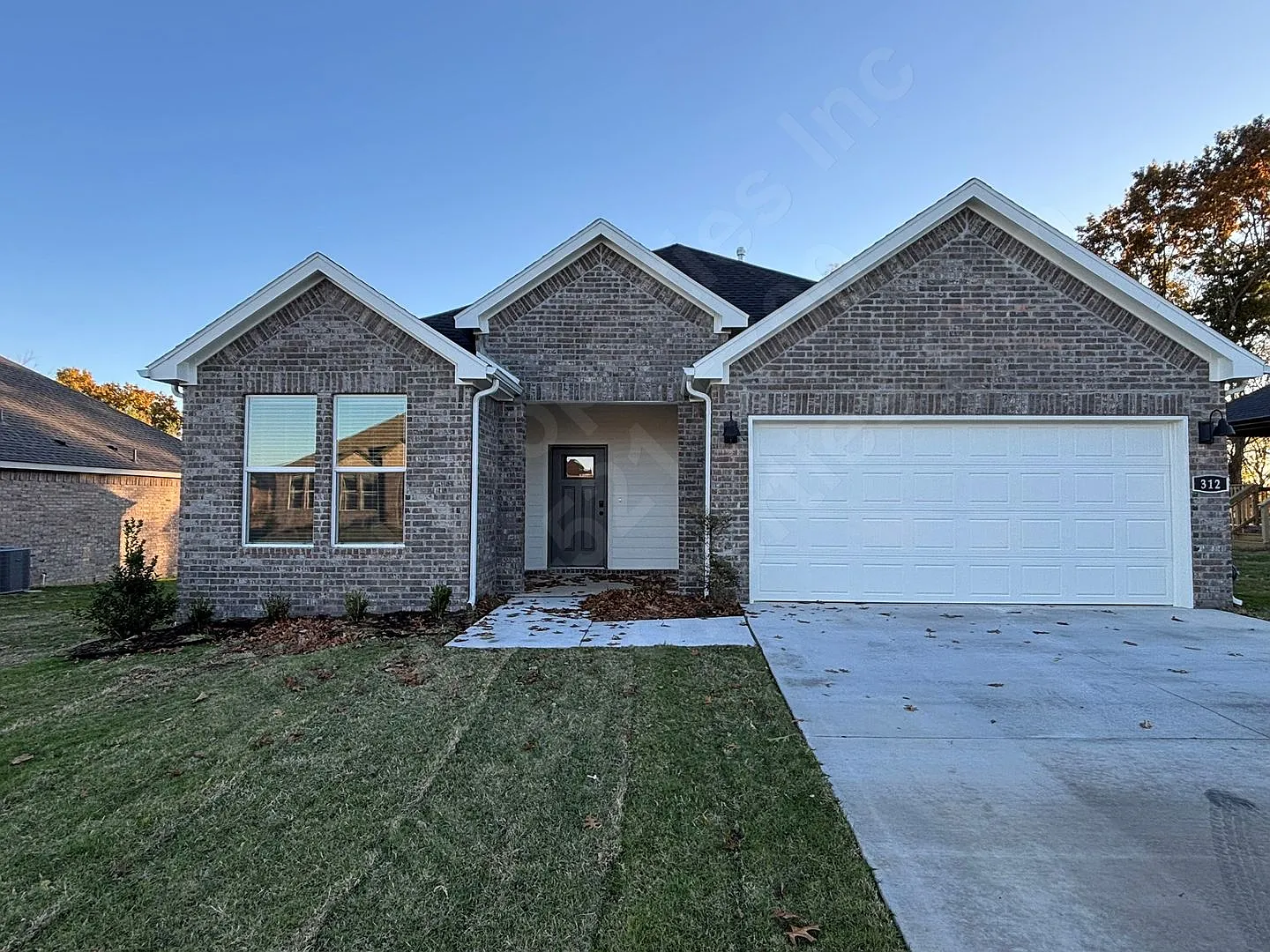 Gorgeous New Construction 3 Bedroom 2 Bathroom Home in Farmington! — Photo 1
