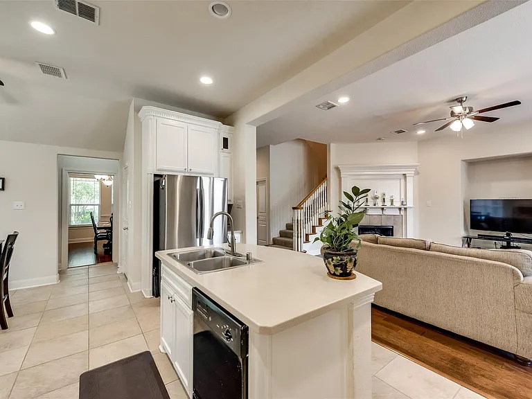 14574 Daneway Dr — Photo 2