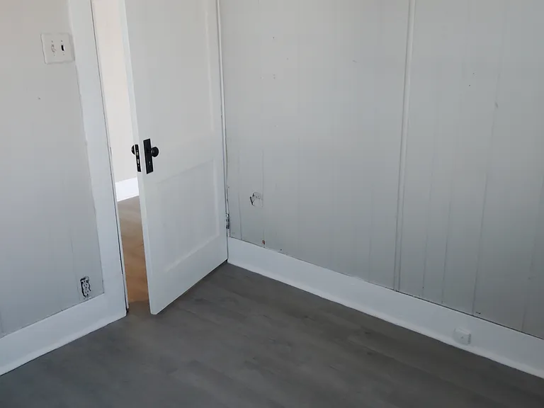 1337 E Moore St — Photo 9