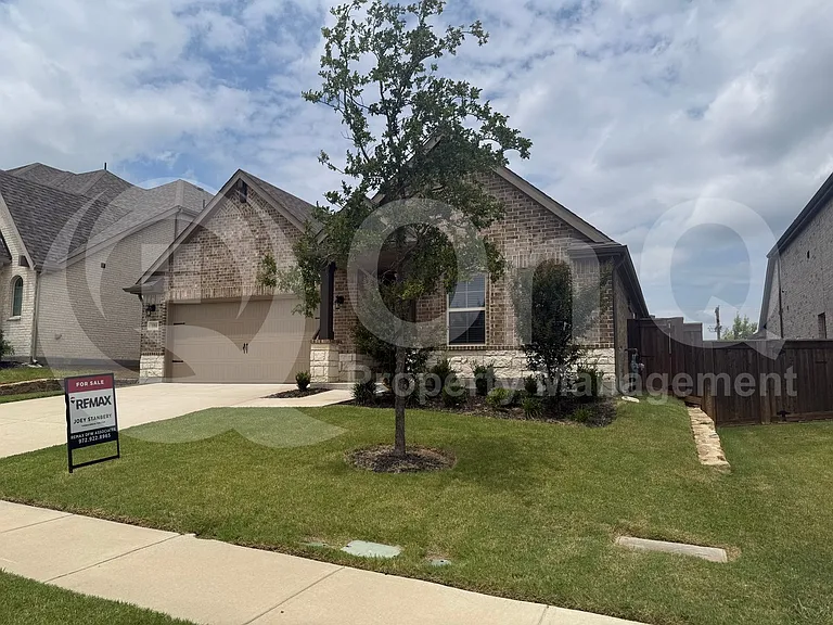 1004 Coppersmith Way — Photo 1