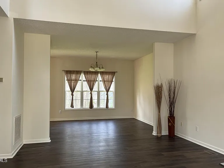 2604 Farlow Gap Ln — Photo 6