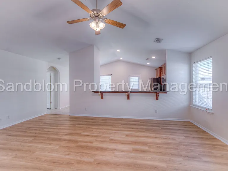10418 S James St — Photo 5