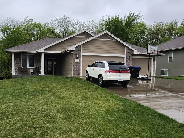 5321 SW Timber Ridge Ln, Topeka, KS 66610