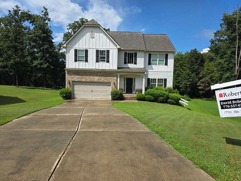 17 Four Feathers Ln NE