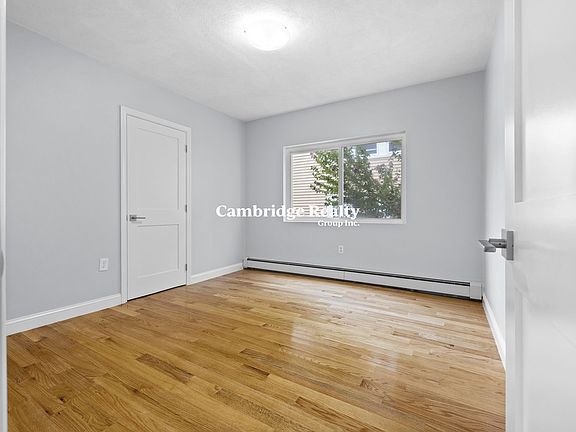 5th image of 17 Tesla Ave #1T
