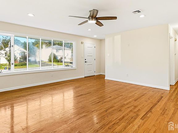 5th image of 45 N Laurel Ave