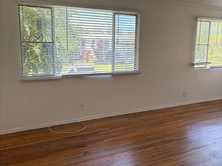 3208 S Barrington Ave #G — Photo 12