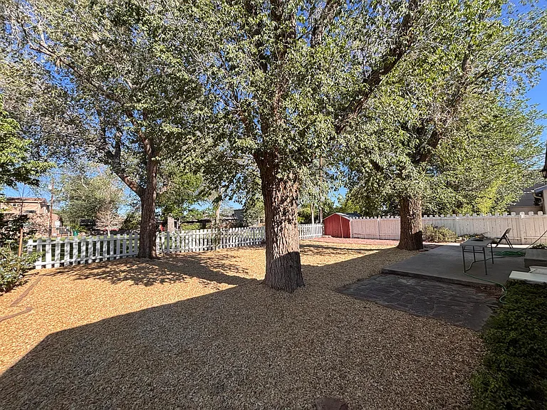 801 Solano Dr NE — Photo 32