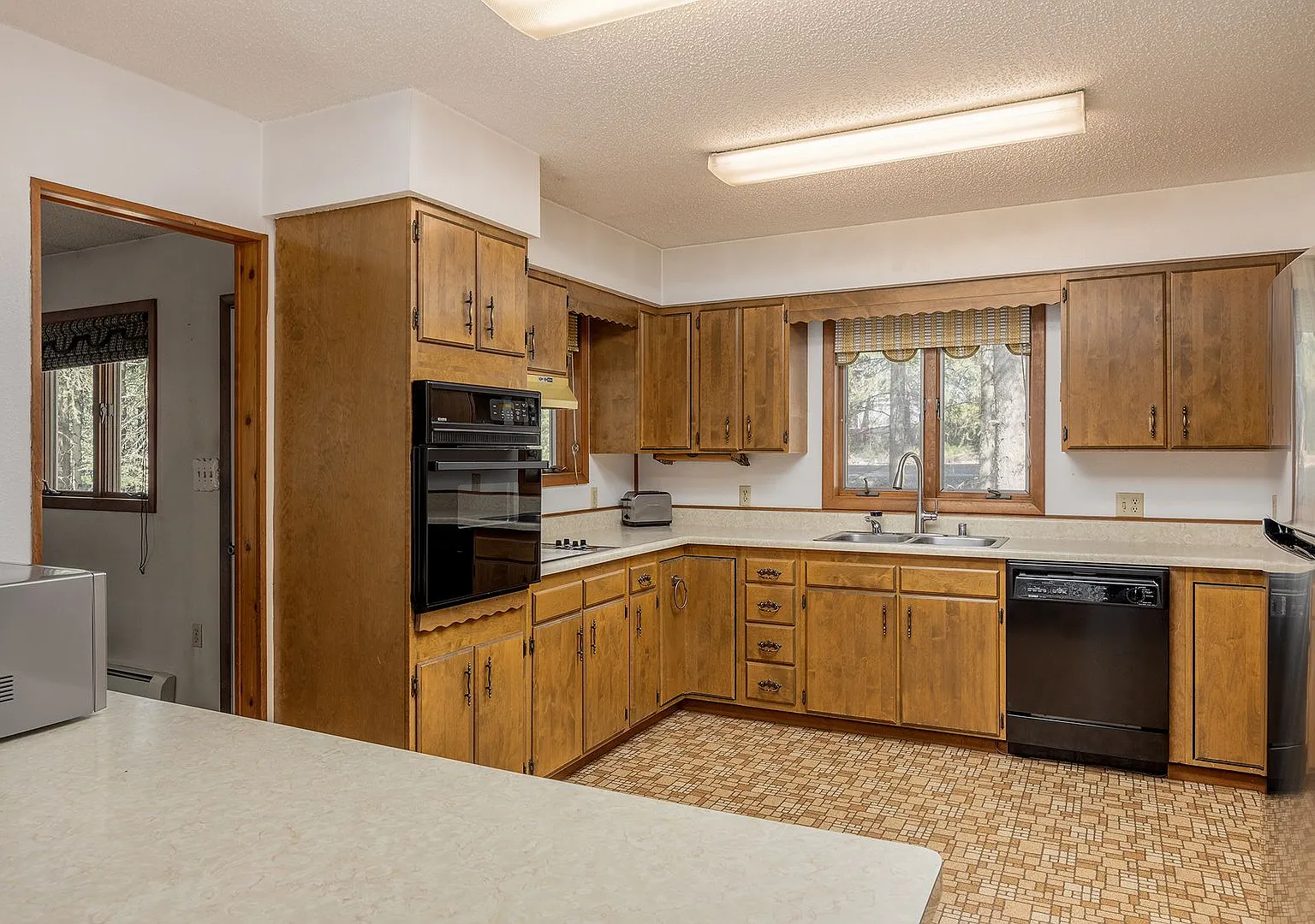 Vintage Charm Meets Modern Comfort in Fairbanks! — Photo 3