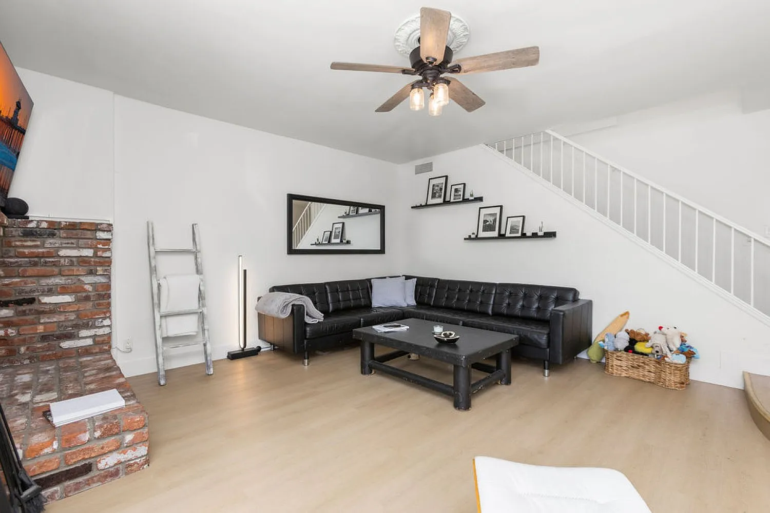 3 bed, 2058 sqft, $5,995 — Photo 3