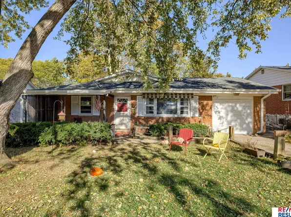 7445 Schuyler Dr, Omaha, NE 68114