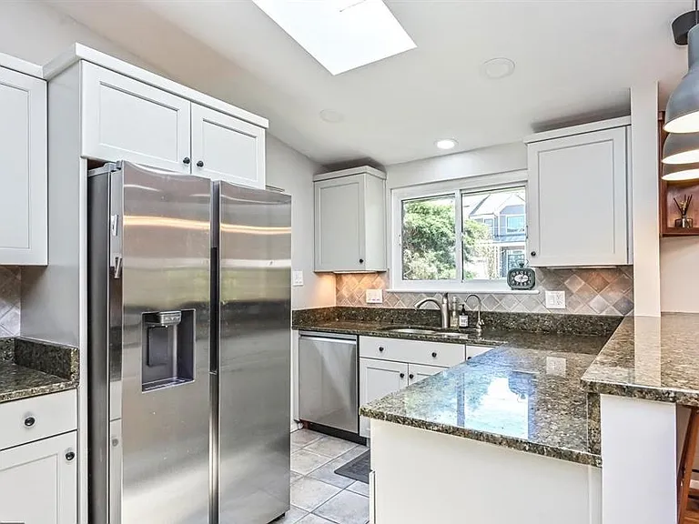 6520 Beverly Ave — Photo 7