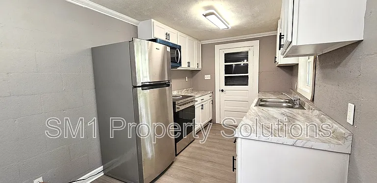 1001 Burton Ave — Photo 4