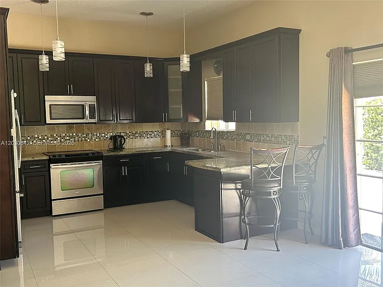 3073 SW 140th Ave — Photo 16