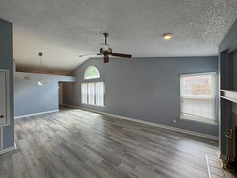3117 Bridgeford Dr — Photo 5