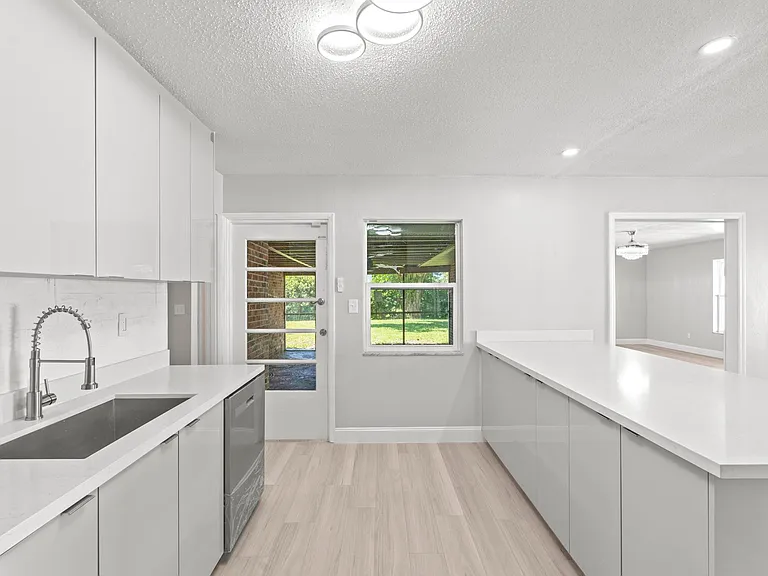 534 E Del Monte Ave — Photo 19